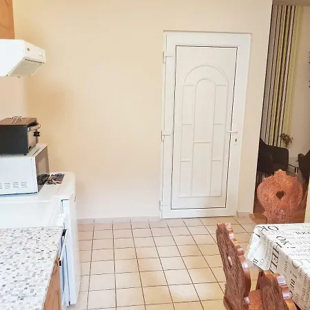 Megyer Apartman アパート ヘーヴィーズ